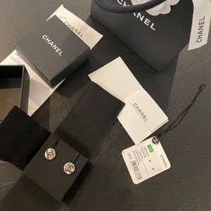 BRAND NEW: CHANEL ruthenium earrings